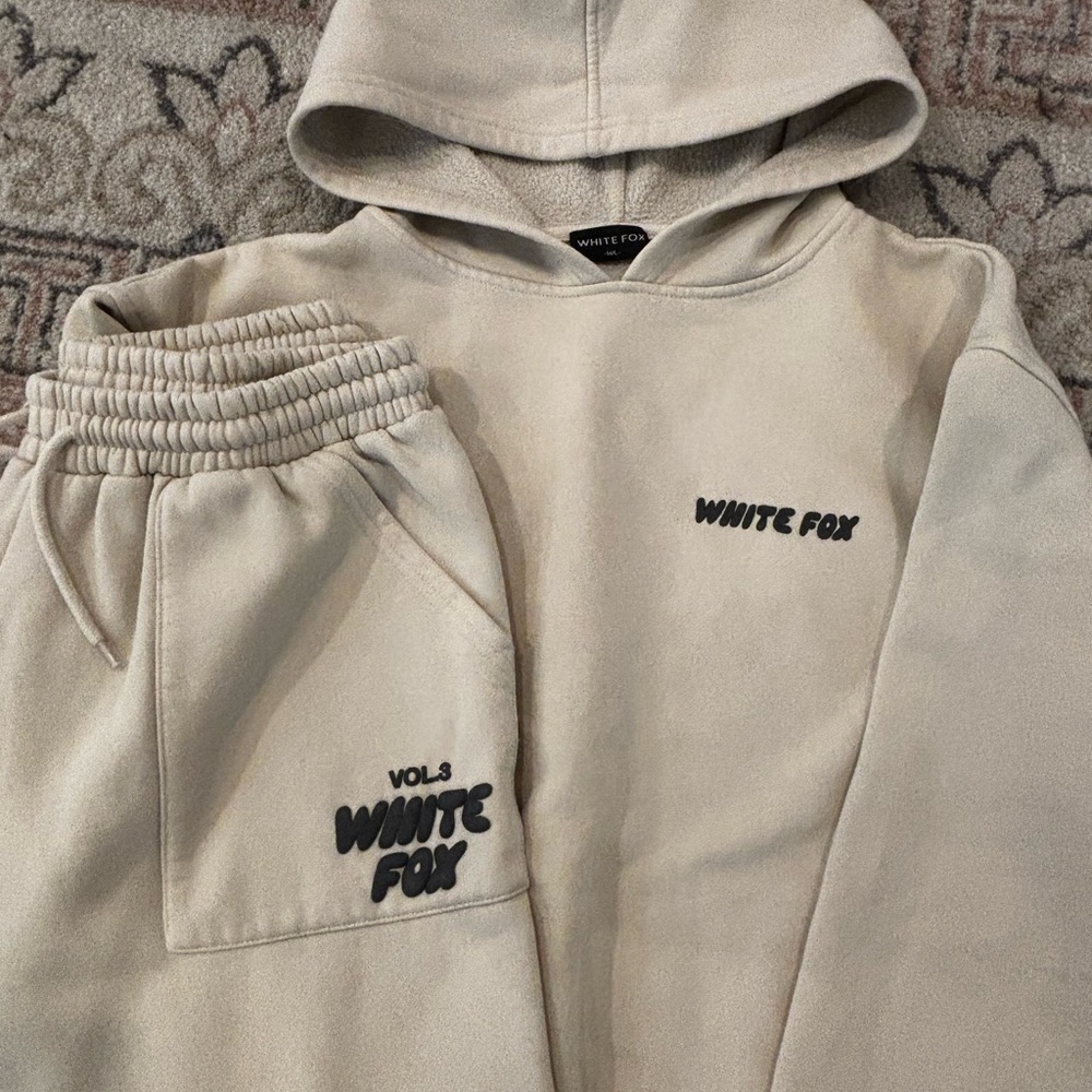White Fox Set Cream Hoodie and Sweatpants